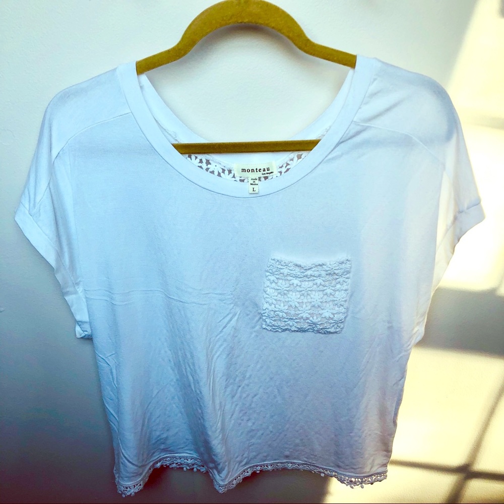 White Tee shirt w/ flower detail